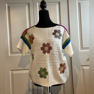 NWOT, MELLO. Short Sleeve Daisy Sweater. Medium. Adorable!